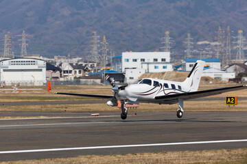 Fototapeta premium 離陸する小型機