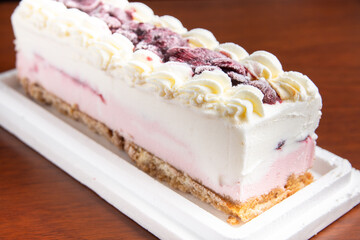 postre helado de frutilla