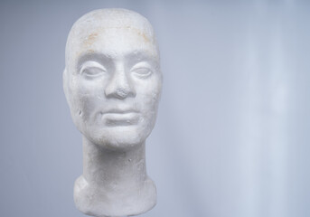 A beat up head of a mannequin