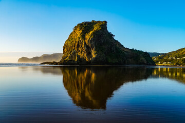 Lion Rock Piha Neuseeland