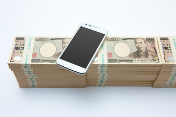 札束とスマホ