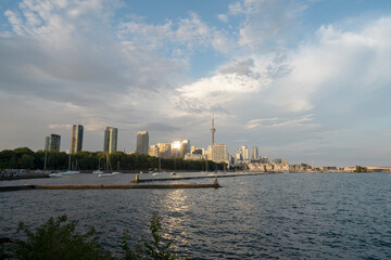 Naklejka premium Toronto City Skyline at sunset from Trillium Park in Ontario Canada