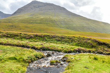 Fototapeta premium great views of the mountains on the isle of skye in scotland