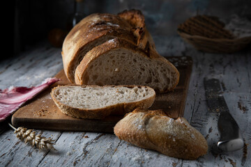 Fresh sliced ​​bread on a wooden table