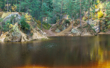 Nazwy oryginalne: Jeziorko Purpurowe Jesień 4