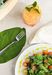Ensalada verde con tomate 