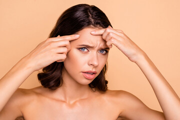 Obraz premium Close up photo beautiful amazing she her lady oh no disappointed irritated facial expression hands arms facial skin terrible result using cream wear no clothes isolated beige pastel background