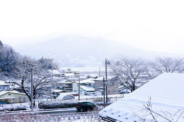 雪の降り積もる平泉町