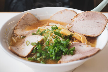 今日のお昼はチャーシュー麺