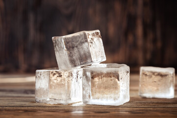 Crystal clear ice cubes
