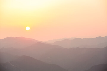 玉置神社から見た山々の夕景 © Paylessimages
