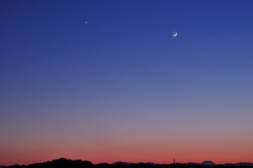 夕暮れの月