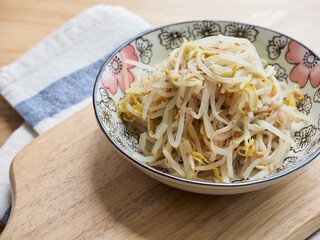 신선한 유기농 채소 숙주나물 
