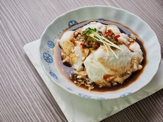 아시아 음식 순두부와 간장소스 
