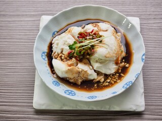 아시아 음식 순두부와 간장소스 
