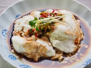 아시아 음식 순두부와 간장소스 
