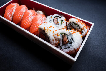 弁当 サーモン 寿司 握り 横