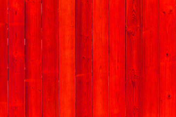 Palissade de bois rouge