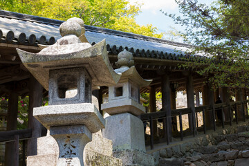 長谷寺の登廊と石灯籠
