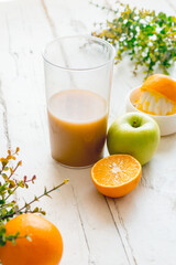 The process of making fresh fruit juice