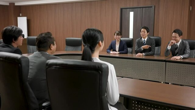会議をするビジネスマン