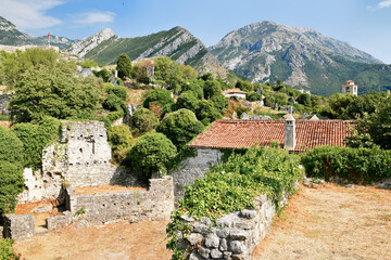 Fototapeta na wymiar The ruins of the town Stari Bar on a background of picturesque mountains, Montenegro