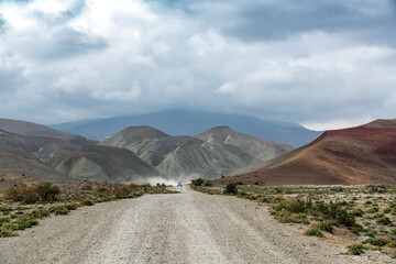Fototapeta na wymiar Dirt road to the mountains