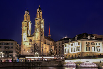 Fototapeta na wymiar Grossmunster (The Great Cathedral) at night during Christmas season