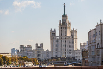 Fototapeta na wymiar Москва. Высотное здание на Котельнической набережной.