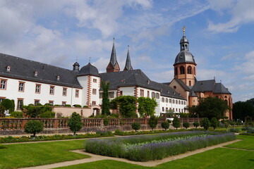 Konventgarten Seligenstadt in Hessen mit Basilika