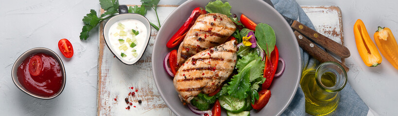 Grilled chicken fillet and vegetable salad