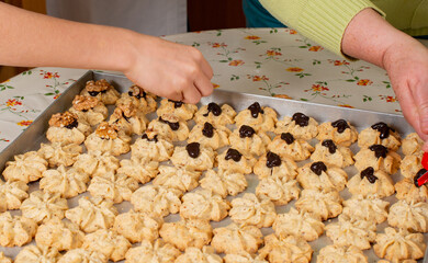 Weihnachtsplätzchen backen in der Vorweihnachtszeit