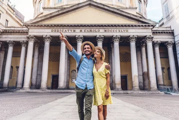 Stof per meter Couple of tourists walking in the city of Milan, Italy - People visiting Rome © Davide Angelini
