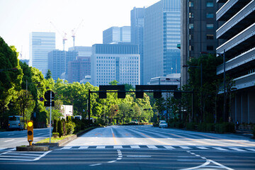 内幸町の交差点から見た大手町・丸の内方面