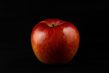 Fototapeta na wymiar 日本の赤いリンゴ