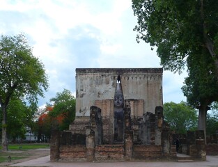 Fototapeta na wymiar old castle in the park