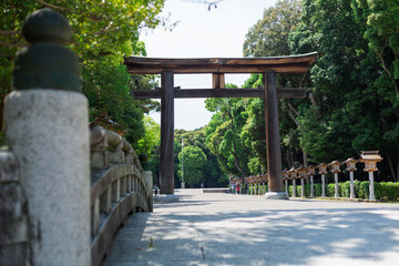 橿原神宮参道の鳥居