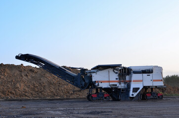 Cold milling machines are used for the quick, highly efficient removal of asphalt and concrete pavements. Removing and grinding the road surface, road construction and road rehabilitation