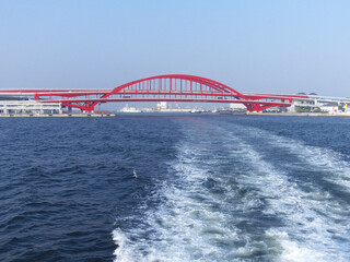 Obraz premium 船上からの神戸大橋