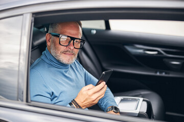 Man with a gadget in the taxicab