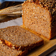 Moist wholemeal bread, crushed or ground whole grain