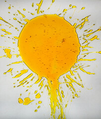 Yellow viscous liquid sunflower lecithin with bubbles on glass in the shape of a sunflower - 388798862