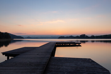 Obraz premium beautiful sunset at the lake mattsee, austria