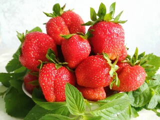 Fototapeta na wymiar strawberries on a white background