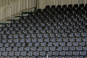 Leere Plätze im Fußballstadion, Ränge, Tribüne, Geisterspiel