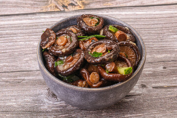 Marinated shiitake mushrooms with herbs