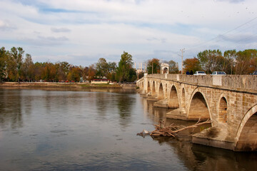 Fototapeta na wymiar Meric River and the bridge in Edirne, Turkey