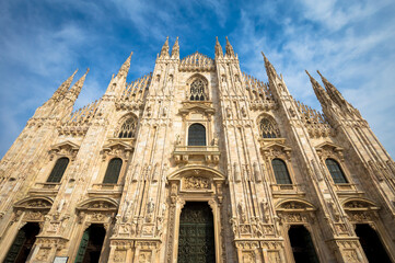 Fototapeta premium Milan Cathedral (Duomo di Milano) with blue sky and sunset light