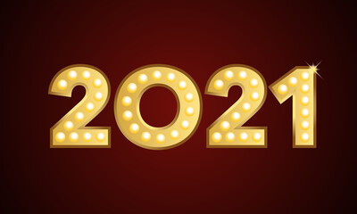 2021- Chiffres or de la nouvelle année décorés d’ampoules allumées à l’intérieur sur un fond en dégradé rouge et noir.