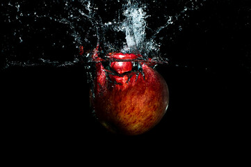 apple in water
